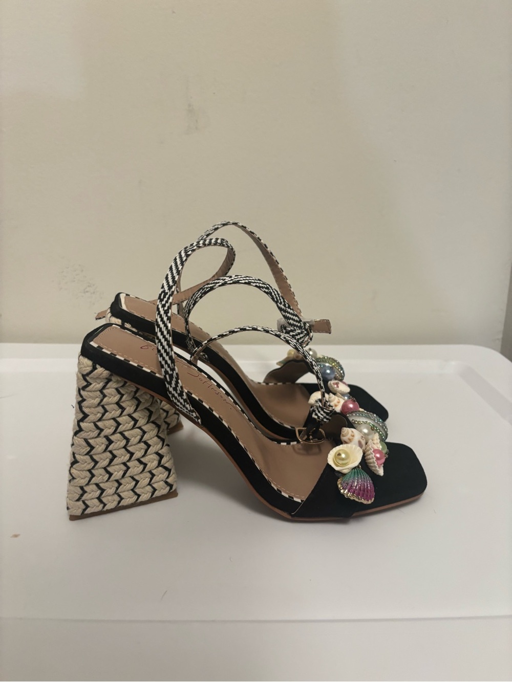 Betsey Johnson Women’s Anckor Heeled Seashell Sandal size 7 1/2